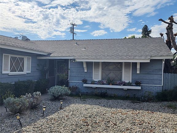 3rd image of 10883 Vinedale St