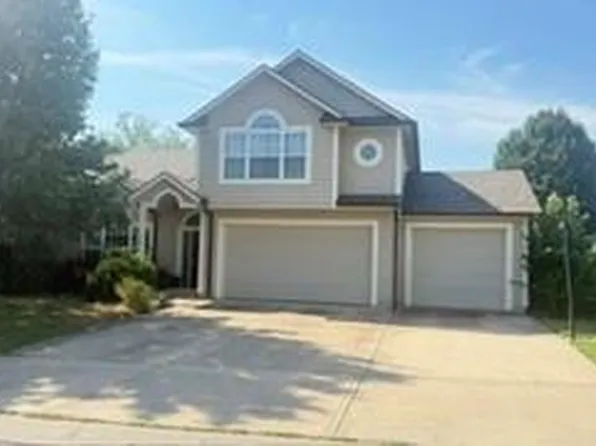 204 Thomas Cir, Louisburg, KS 66053