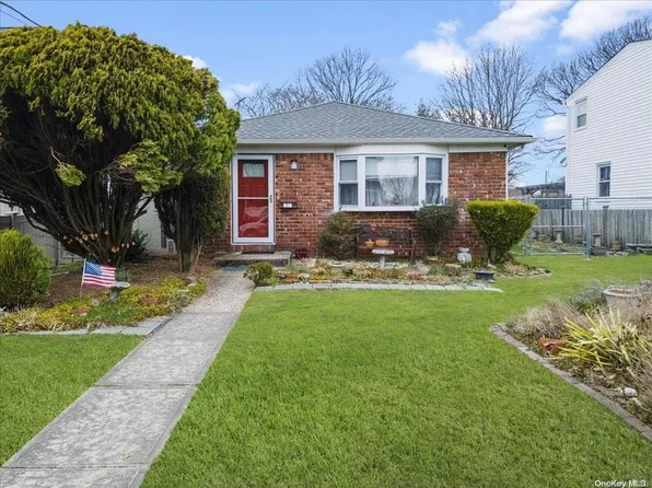 91 Spruce Avenue, Bethpage, NY 11714