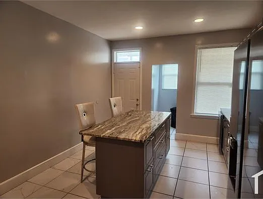 3 bed, 1284 sqft, $2,200 — Photo 2