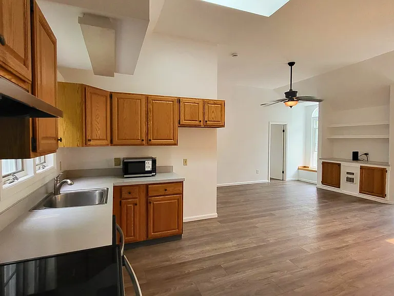 19 Friendship Ln — Photo 5