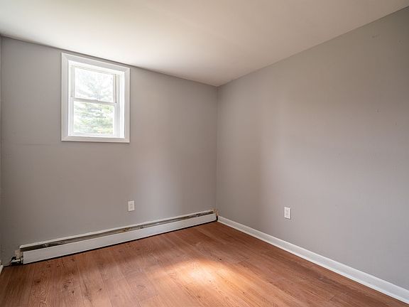 4th image of 52 Linda Dr APT 1