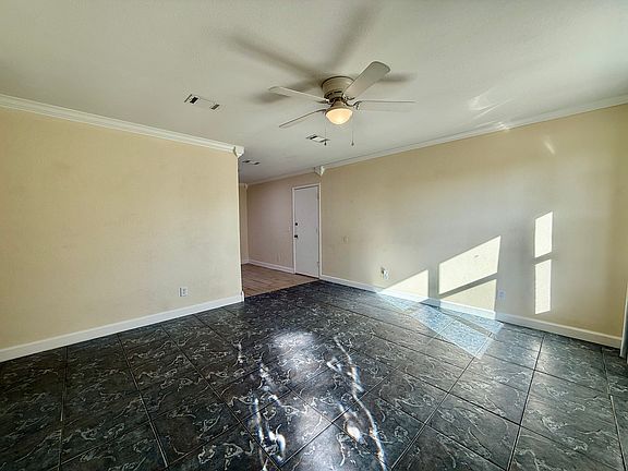 3rd image of 3484 Willow Ln