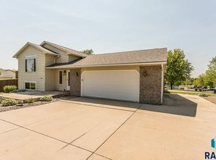 6621 N Alicia Ave, Sioux Falls, SD 57104
