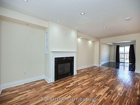 5th image of 409 Hobbs Cres