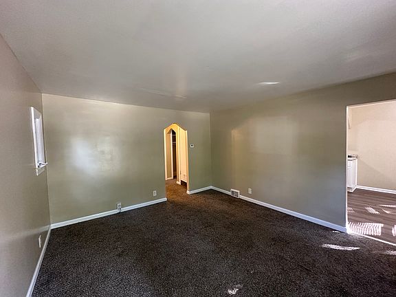 5th image of 15474 Woodbine