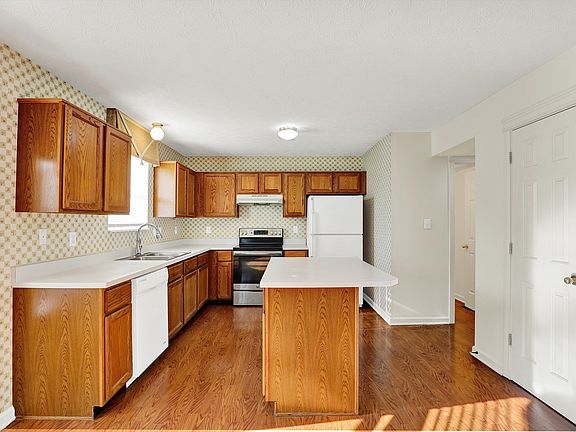5th image of 11961 Driftstone Dr