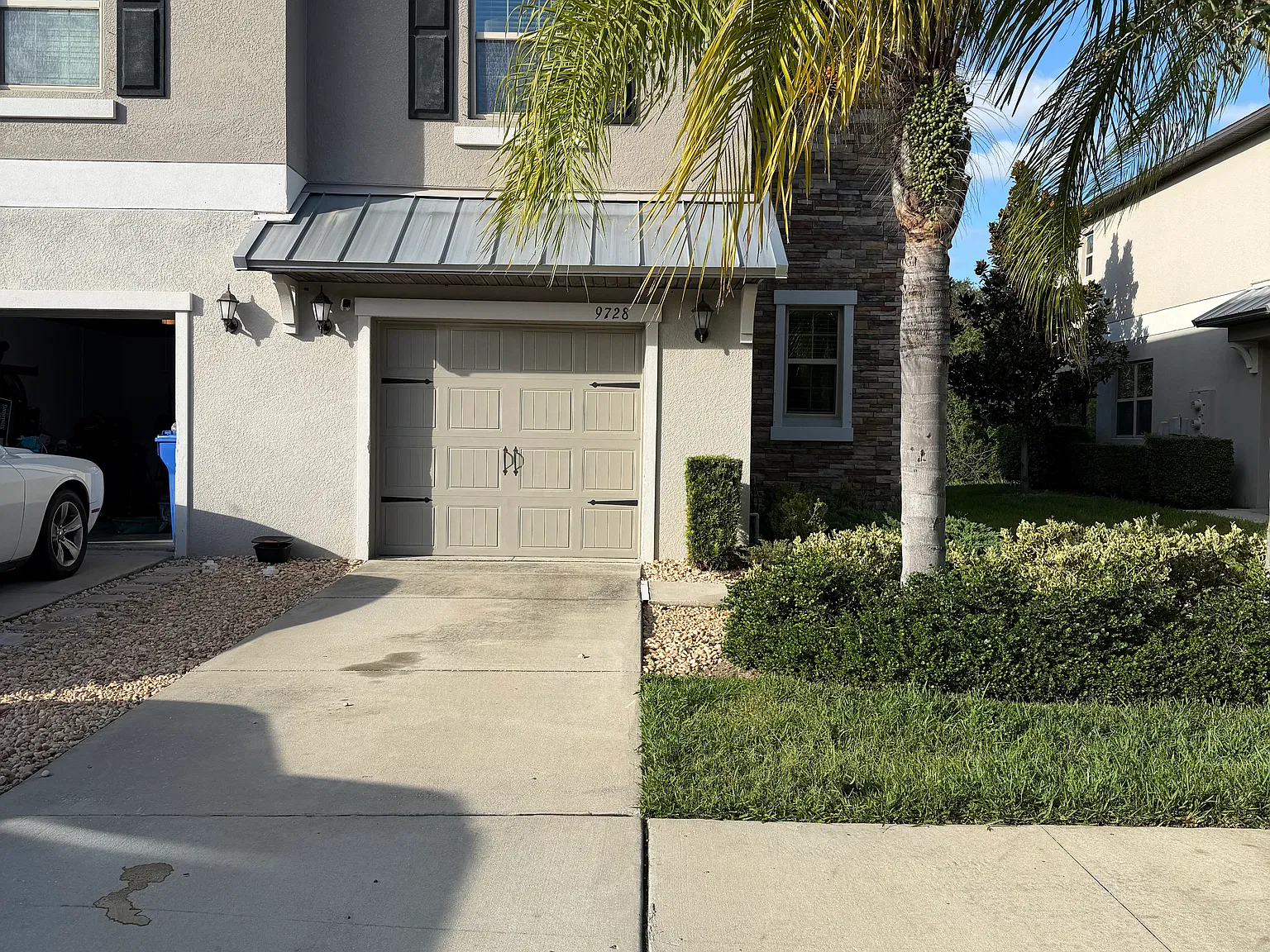 3 bed, 2.5 bath, 1824 sqft, $2,300 — Photo 2