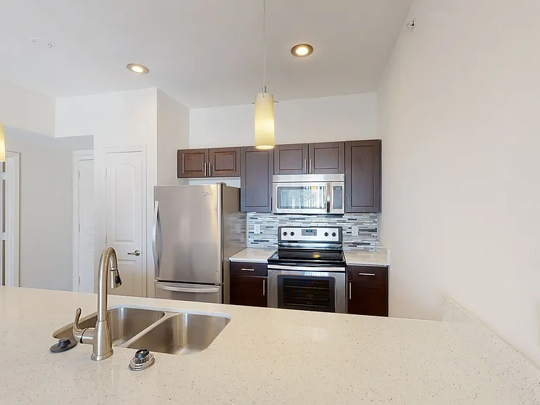 Residences at the Domain — Photo 92
