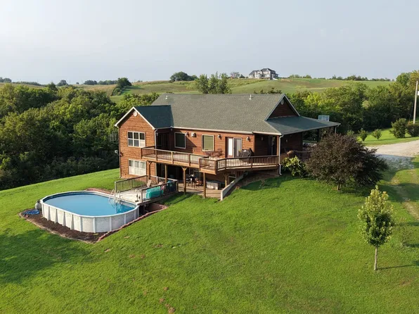 954 Tioga Rd, Wathena, KS 66090