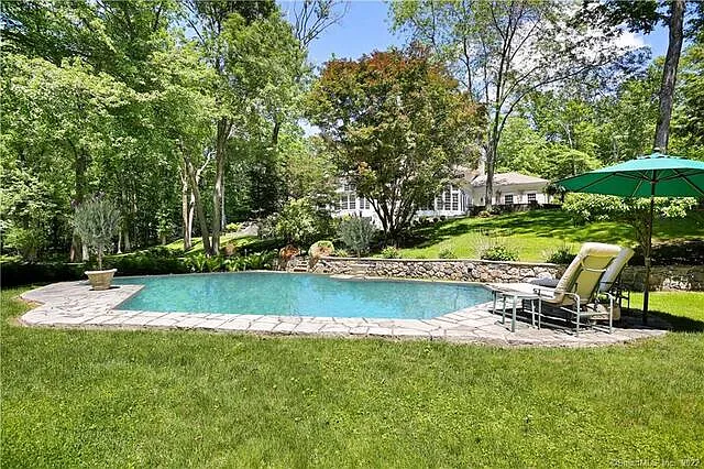 5 bed, 4.5 bath, 7180 sqft, $21,000 — Photo 4