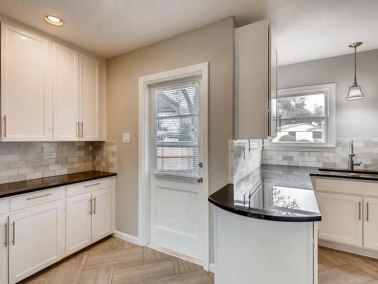 405 Quentin Dr — Photo 11