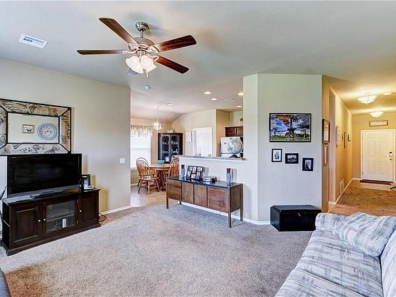 5th image of 8421 SW 49th Cir