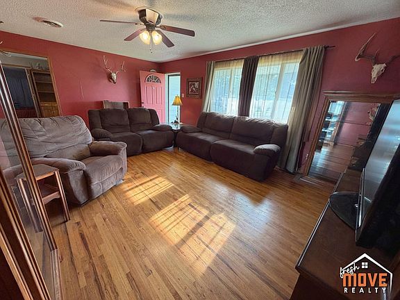3rd image of 705 Don St