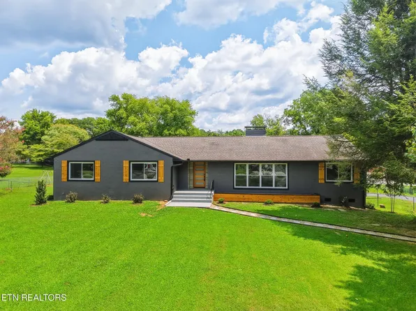 220 Locha Poka Dr, Maryville, TN 37803