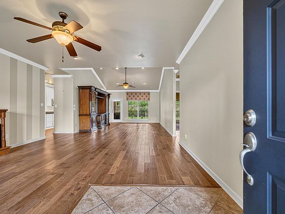 5th image of 403 Willow Bend Cir
