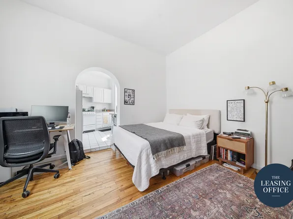 130 Christopher St APT 3, New York, NY 10014