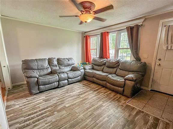 3rd image of 1805 Cherry Ln