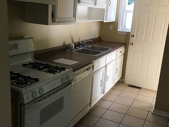 4th image of 1630 Armory Pl