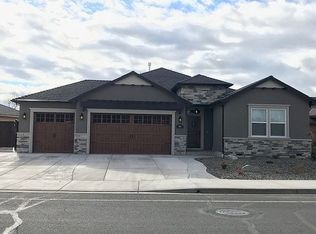 924 Arrowhead Trl, Eagle Pt, OR 97524