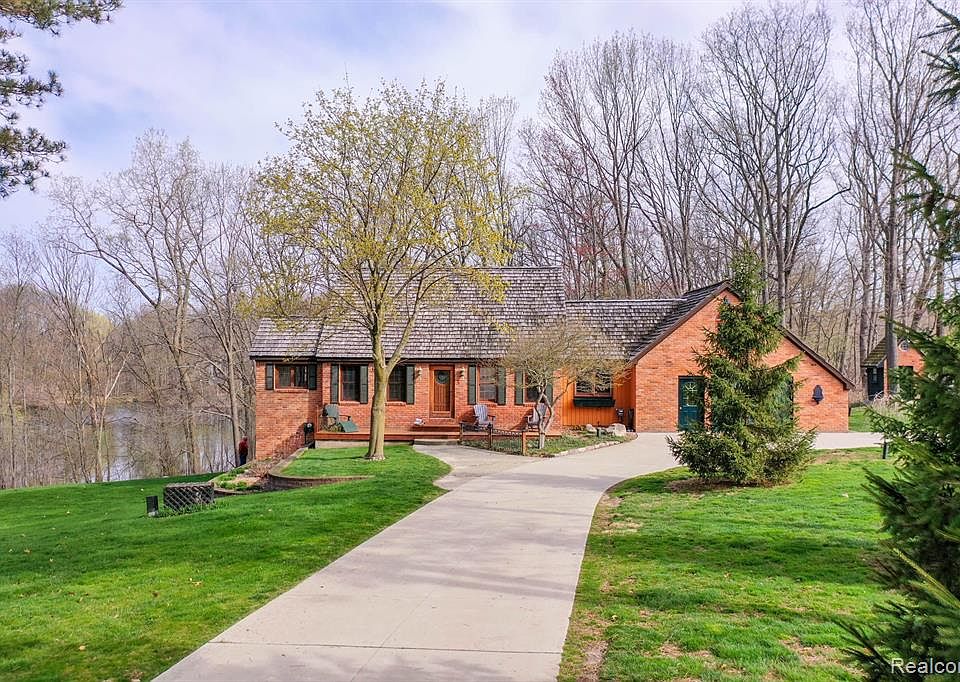 1105 Bone Rd, Fenton, MI 48430 Zillow