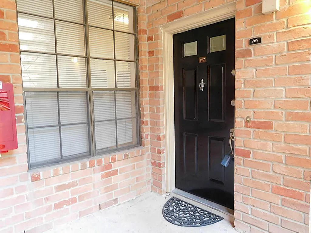 2 bed, 1.0 bath, 1096 sqft, $1,500 — Photo 2