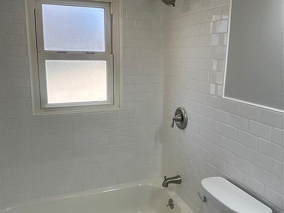 3rd image of 10042 Lilac Ave