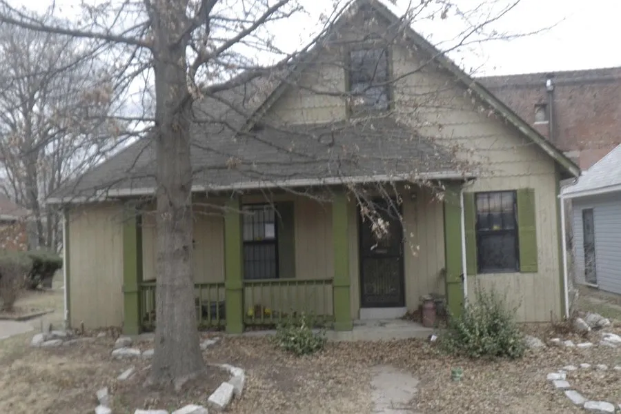 4327 E Fairfax Ct photo 1