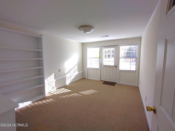 4th image of 416 Craven St