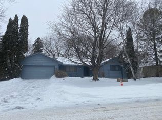 7840 Winnetka Heights Dr, Golden Valley, MN 55427