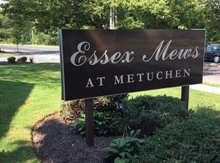 165-101 Essex Ave, Metuchen, NJ 08840