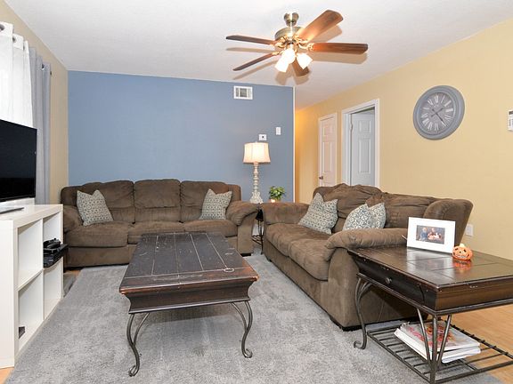 3rd image of 905 Doreen Ave