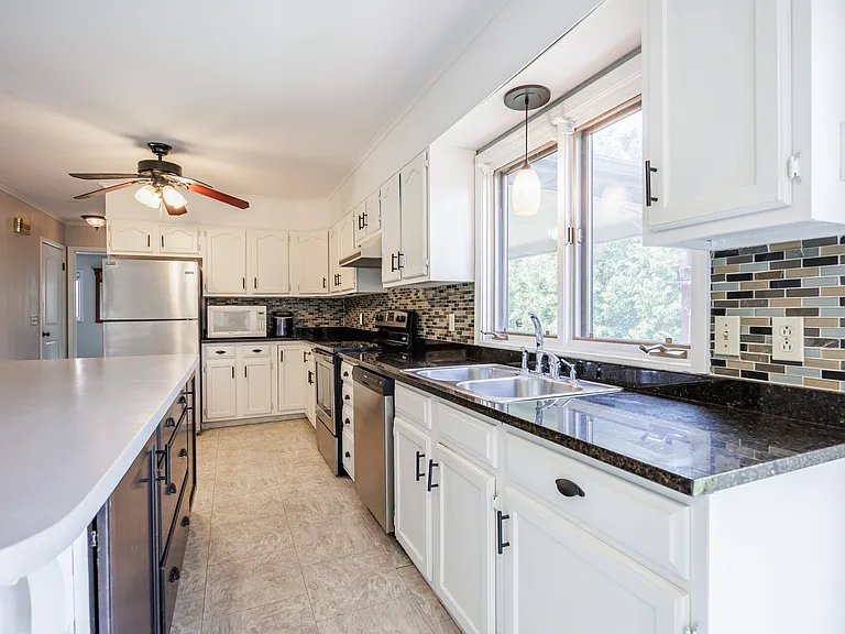26 Clearview Ave — Photo 15