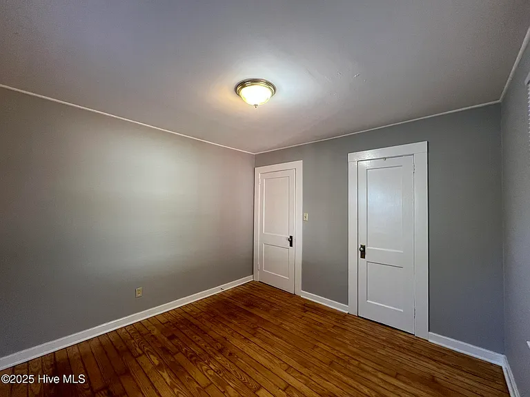 402 Sanborn St — Photo 11
