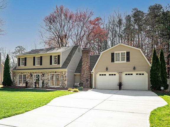 3rd image of 1438 Logan Cir