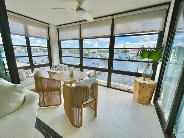 271 Southbay Dr APT 220, Naples, FL 34108