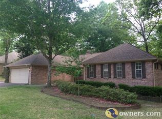 417 Elkins Lk, Huntsville, TX 77340