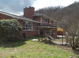 60 Pine Dr, Seth, WV 25181
