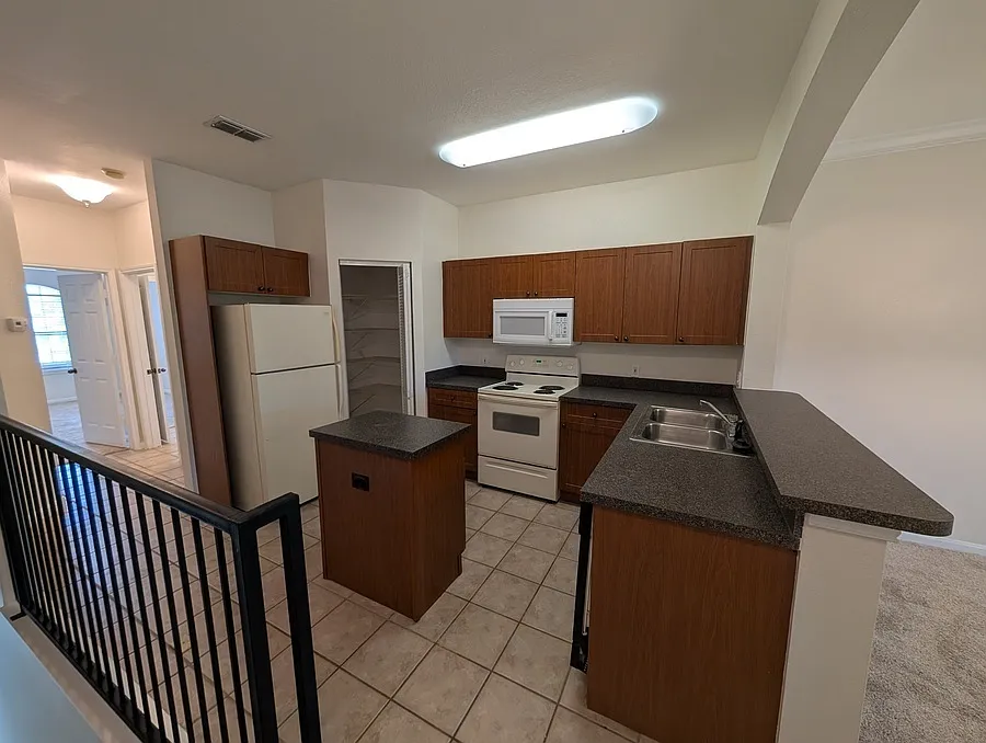 1 bed, 873 sqft, $1,550 — Photo 2