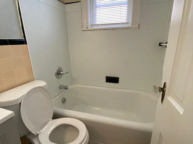318 State St — Photo 11