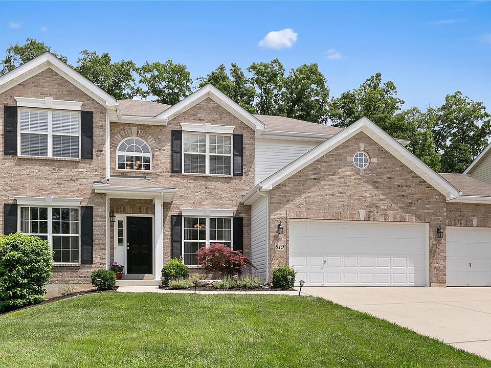 1st image of 819 Crescent Springs Ct