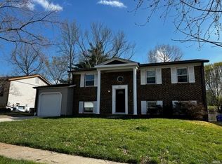 967 Tree Trails Ln, Fenton, MO 63026