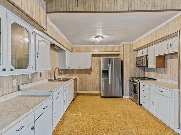 3rd image of 2214 Carlin Dr