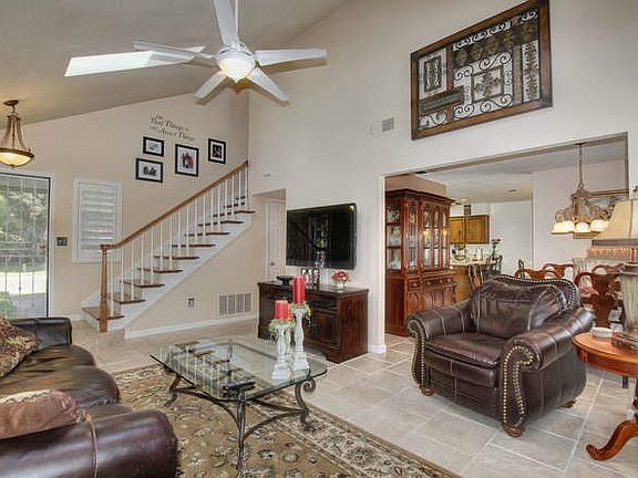 5th image of 15 Hoy Lake Ct
