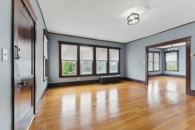 3 bed, 1.0 bath, 1500 sqft, $2,050 — Photo 2