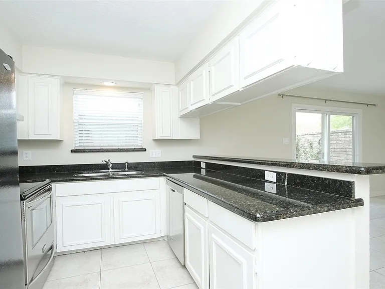 14641 Perthshire Rd — Photo 12