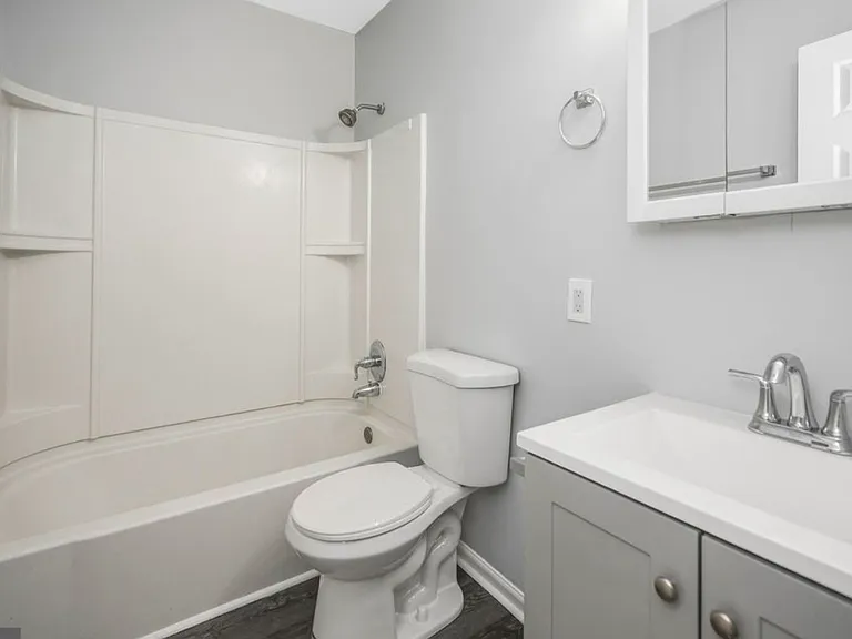 712 Olde Greenwich Cir — Photo 8