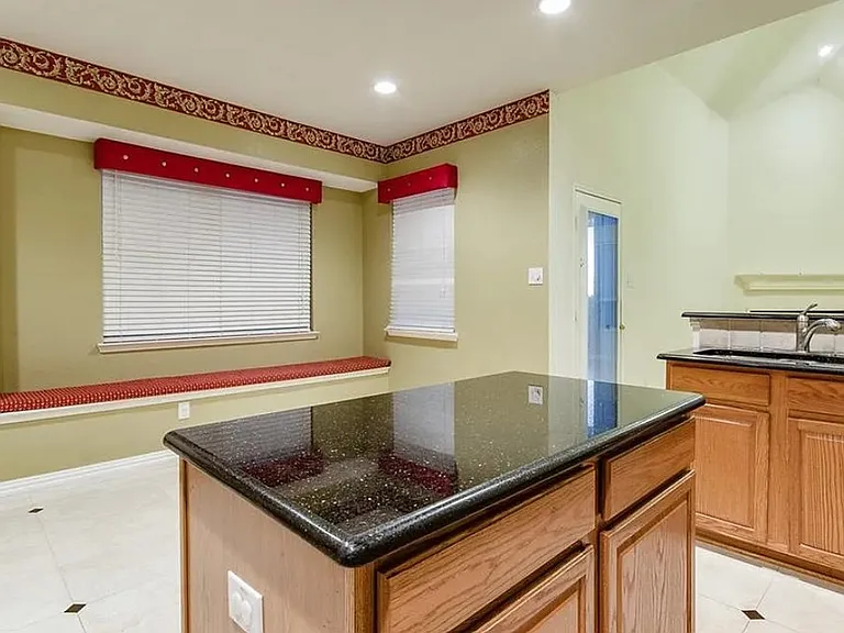 9033 Portage Ln — Photo 10
