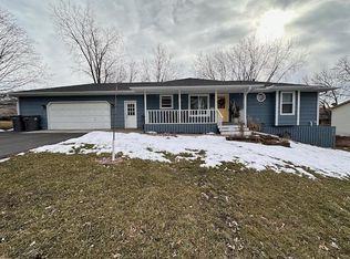 1001 Carver Beach Rd, Chanhassen, MN 55317