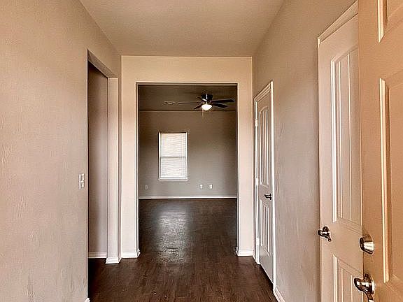Entry way with powder bath